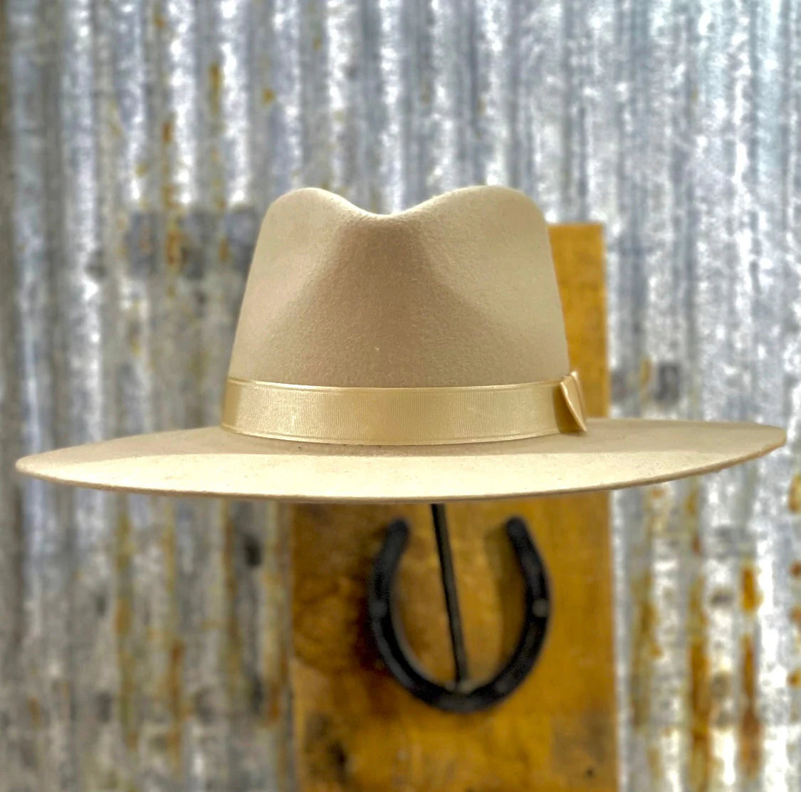 Fedora Twister in Silverbelly